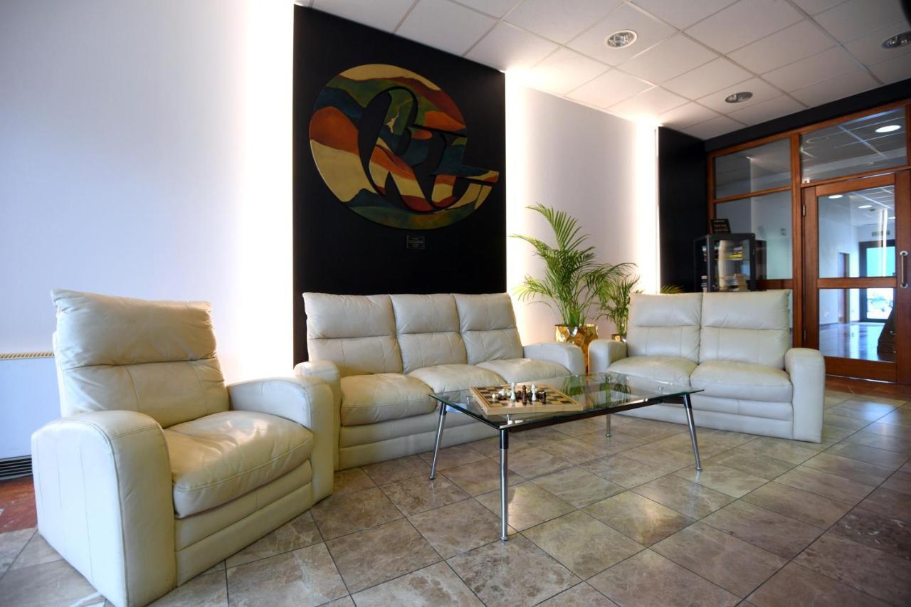 Apartments & Rooms Krizevci ภายนอก รูปภาพ