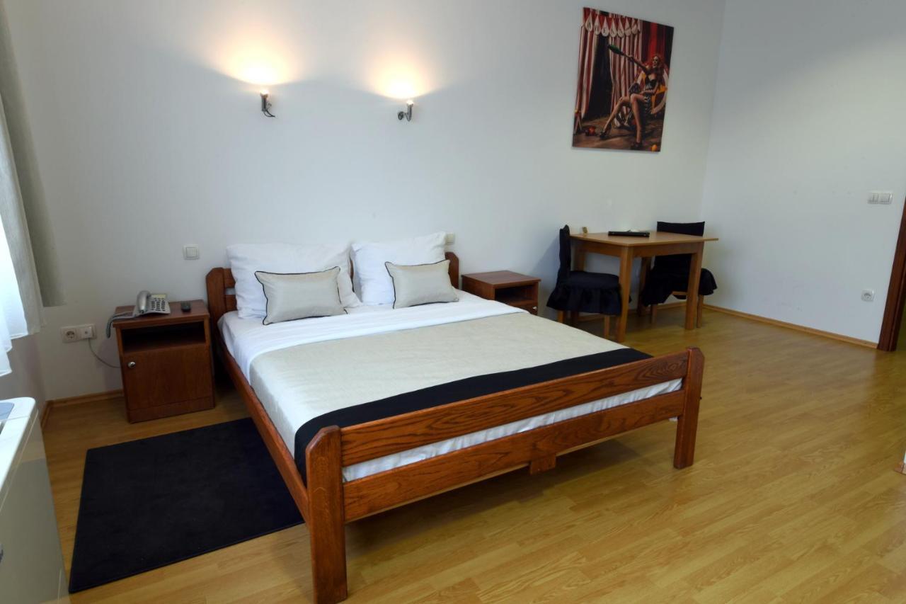 Apartments & Rooms Krizevci ภายนอก รูปภาพ
